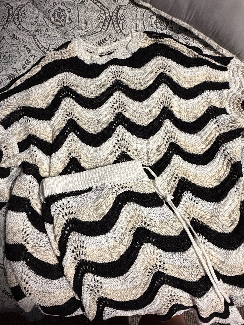 SHEIN Black & Cream Wave-Stripe Knit Scoop Neck Sweater